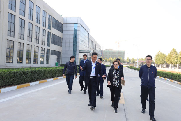 郑州二七区委组织部常务副部长王波一行 光临我公司调查领导党建工作