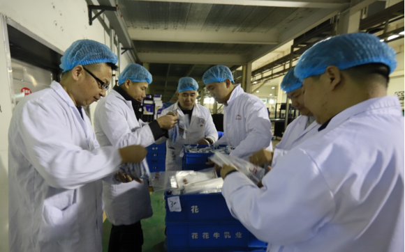 党员带头赴一线  助力春节保出产—QMH官网别样“出产突击队”助力车间出产