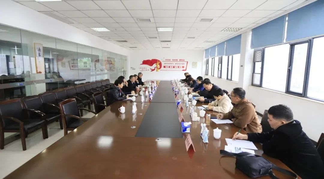 河南省发展鼎新委价调处副处长马冰一行光临QMH官网乳业集团参观调研