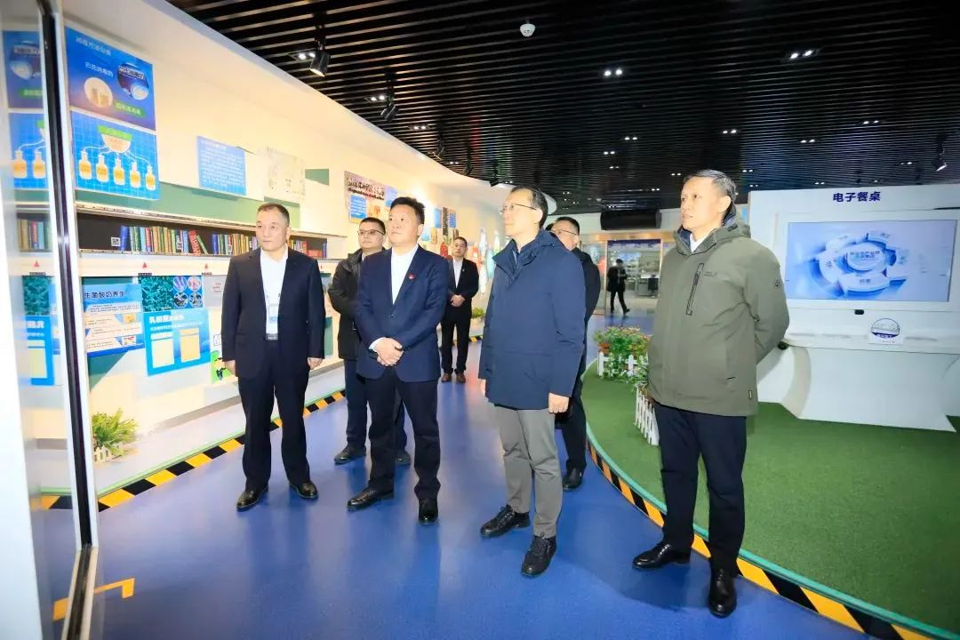 省当局国资委党委书记、主任李涛一行到QMH官网乳业集团调研
