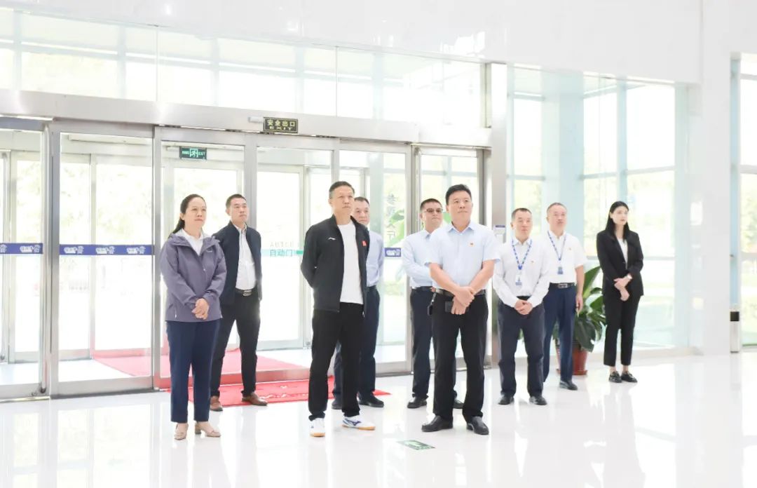 欢乐过“双节”，安全不放假｜河南农投集团党委书记、董事长李晓寰一行光临QMH官网乳业集团发展“双节”安全出产大查抄活动并慰问一线职工、