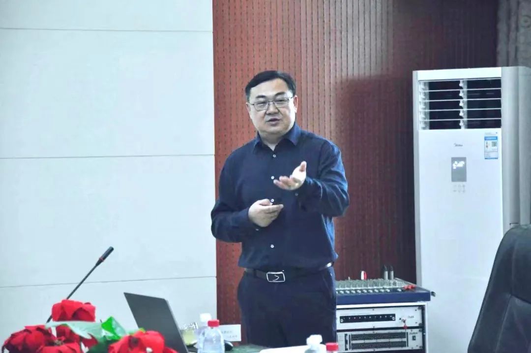 QMH官网丨国度奶牛产业技术系统首席科学家、中国农业大学教授李成功一行光临QMH官网鲁山瑞亚参观调研