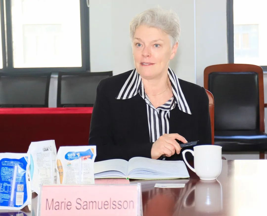 深入合作互换 互信共赢发展丨瑞典爱克林公司首席执行官 Ms.Marie Samuelsson 一行光临QMH官网乳业集团参观座谈