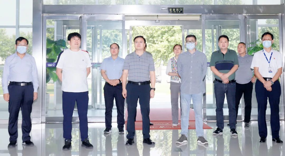 快讯｜社旗县人民当局县长关文波一行光临QMH官网乳业集团参观调查