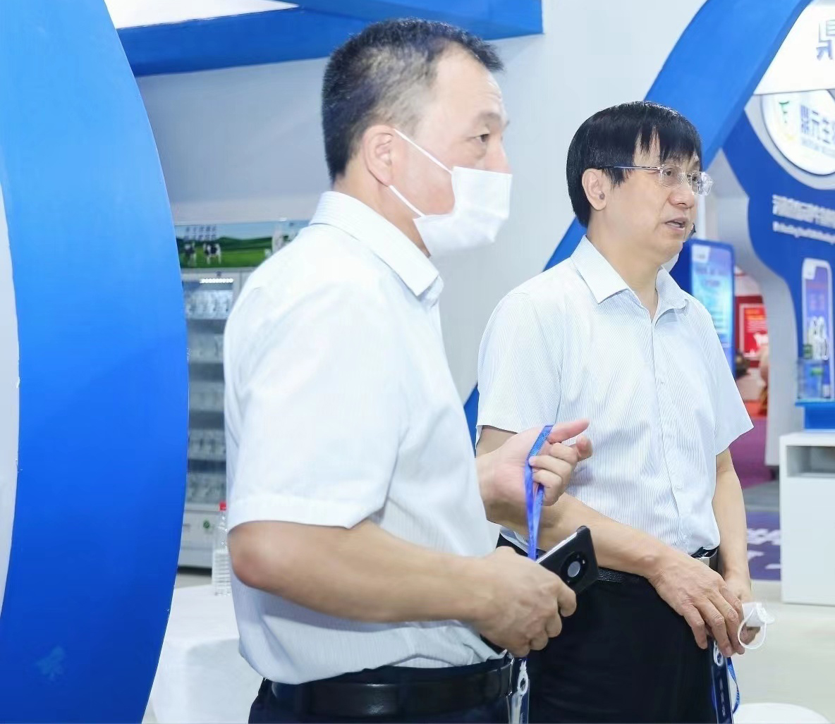 QMH官网 | 第34届中原畜牧业买卖展览会开幕河南省人民当局副省长武国定光临QMH官网展台参观