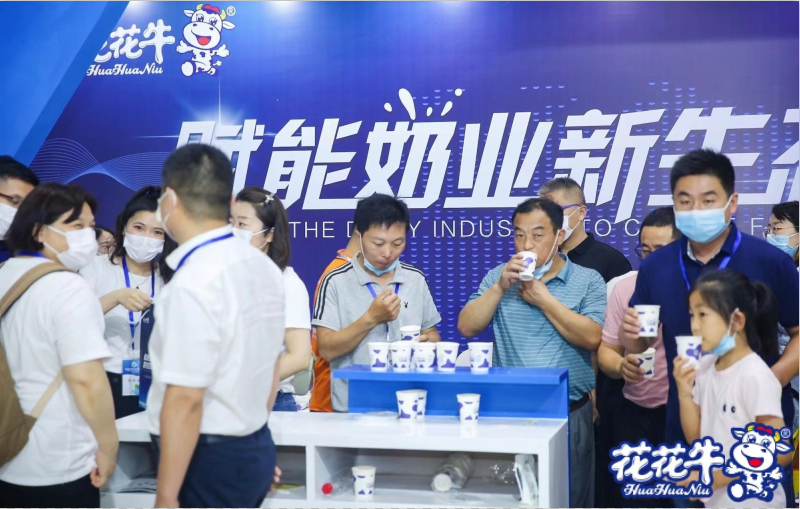 QMH官网 | 第34届中原畜牧业买卖展览会开幕河南省人民当局副省长武国定光临QMH官网展台参观