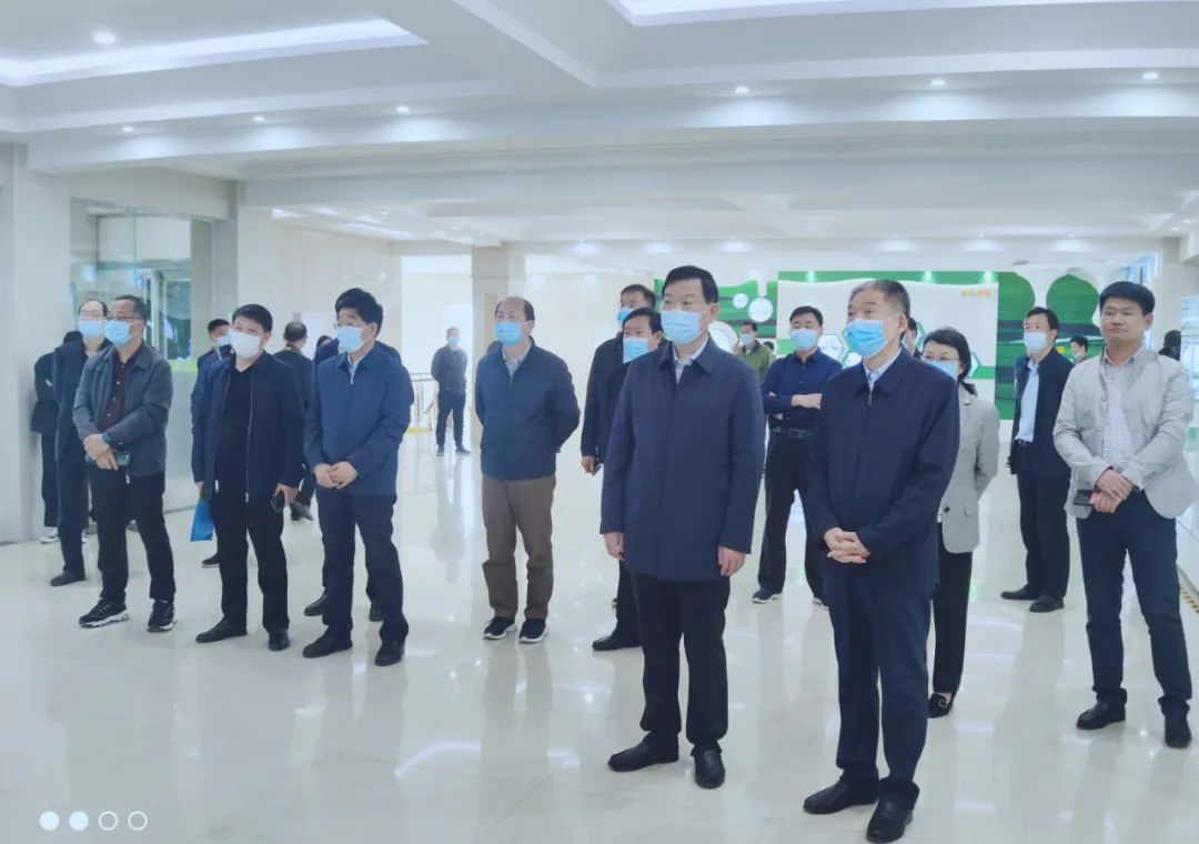 平顶山市人大常委会主任张明新光临 QMH官网鲁山瑞亚参观调研