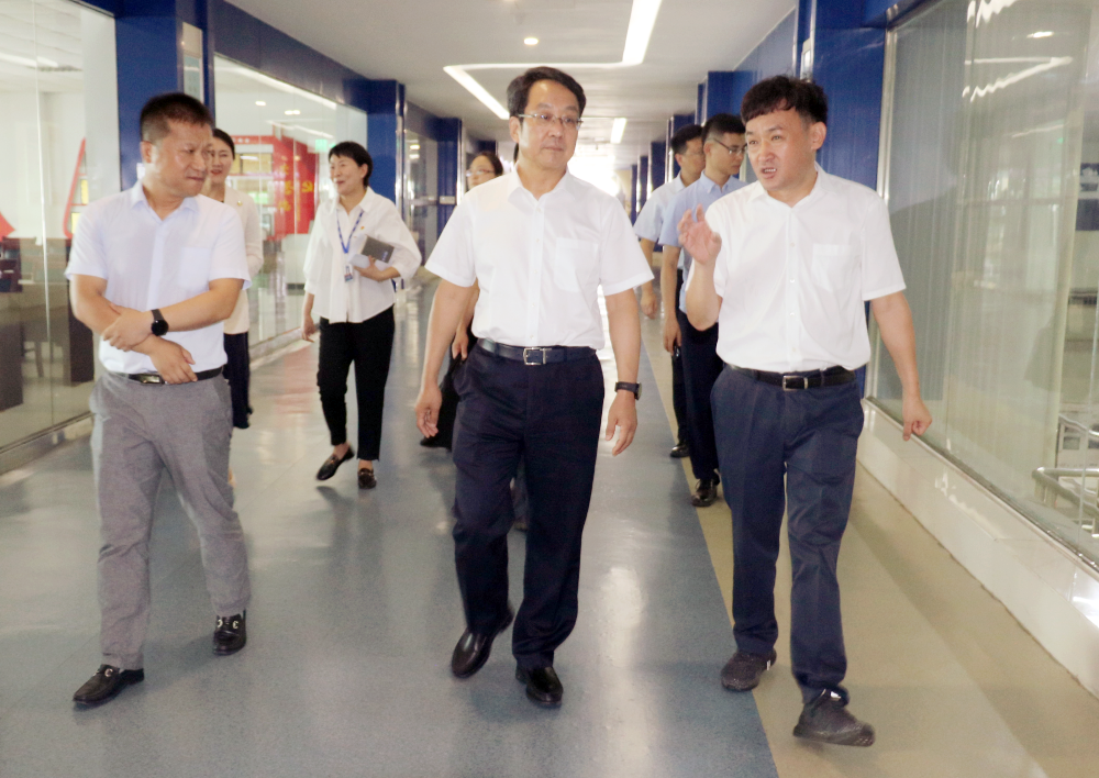 河南省高级人民法院院长胡路才一行光临QMH官网乳业集团发展“万人助万企”活动 助力企业发展