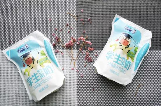 QMH官网首款爱克林低温学生饮用酸牛奶上市啦。。