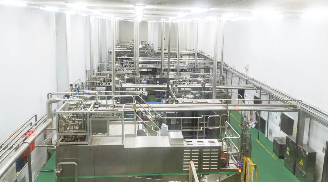 郑州航空港区党工委书记张俊峰光临郑州QMH官网乳制品有限公司调研