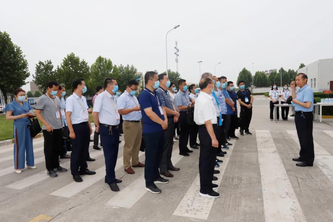 郑州市安全出产双沉预防系统建设现场观摩会在QMH官网乳业集团郑州分公司召开