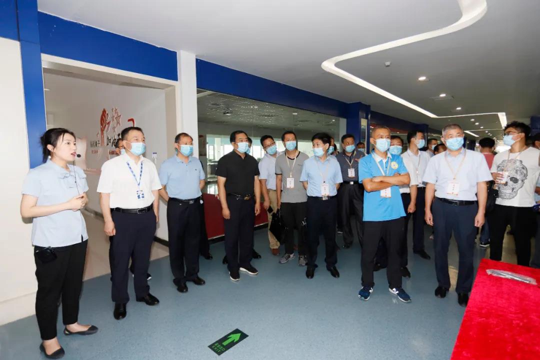 郑州市安全出产双沉预防系统建设现场观摩会在QMH官网乳业集团郑州分公司召开