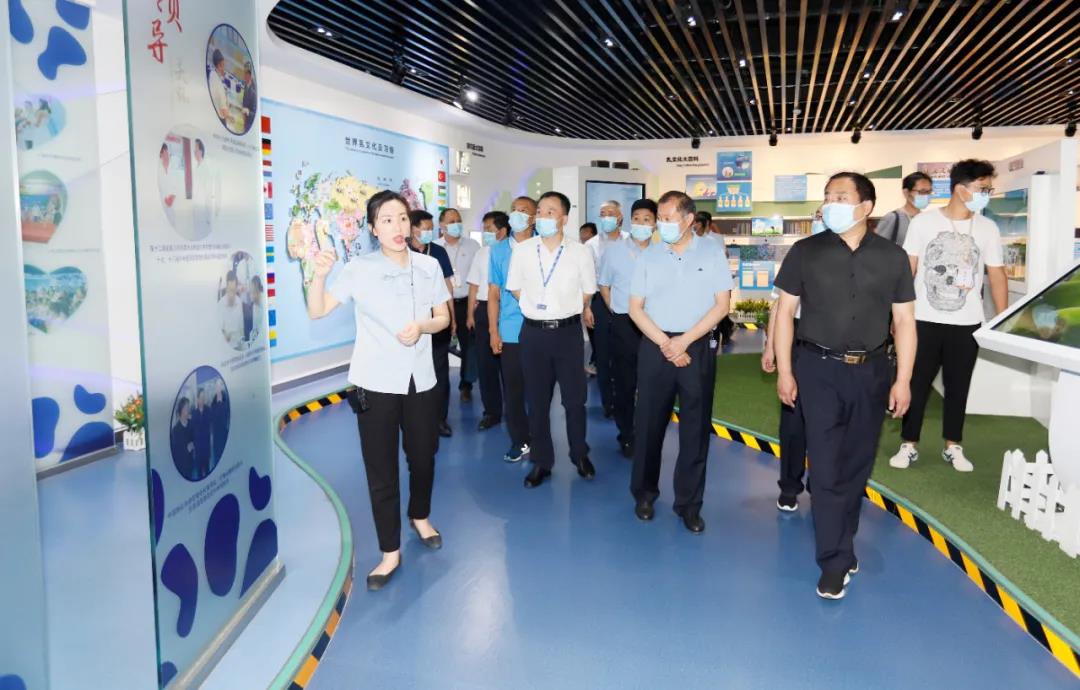 郑州市安全出产双沉预防系统建设现场观摩会在QMH官网乳业集团郑州分公司召开