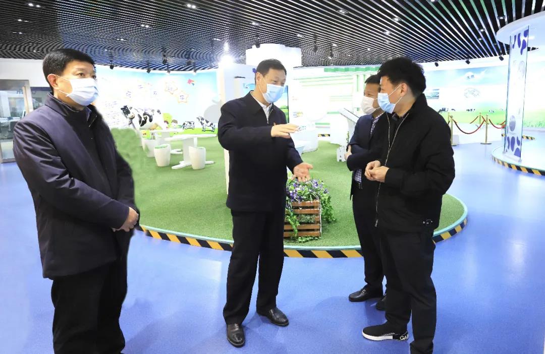 河南省委农办主任、农业村落厅厅长申延平一行调研河南QMH官网乳业集团