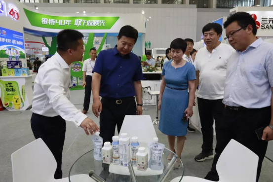 致敬祖国70华诞 |QMH官网亮相第十届中国奶业大会