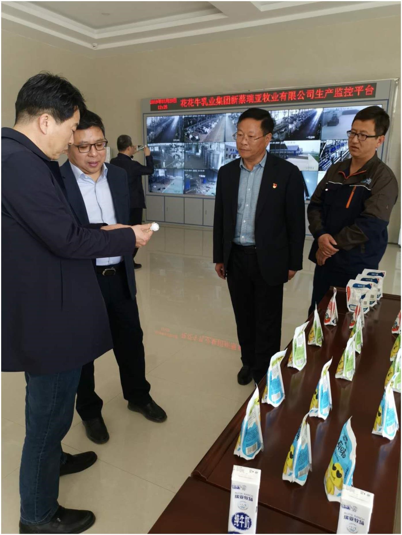 中国建设银行河南省分行行长石永拴 光临QMH官网新蔡瑞亚牧业有限公司调查调研