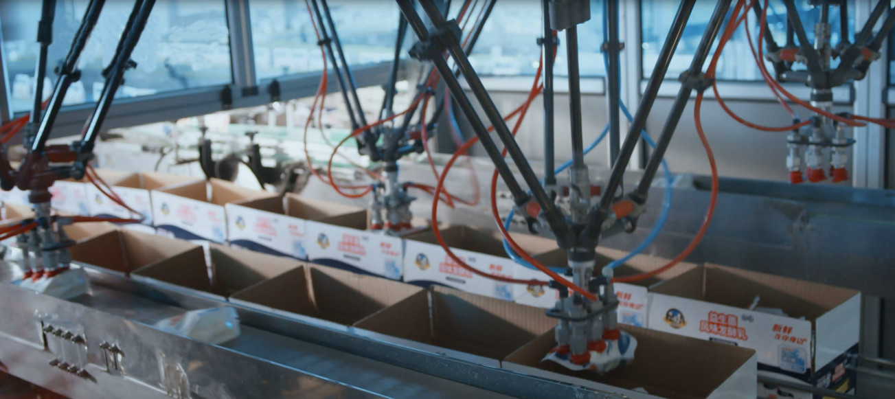 QMH官网亮相2018人为智能产业发展顶峰论坛