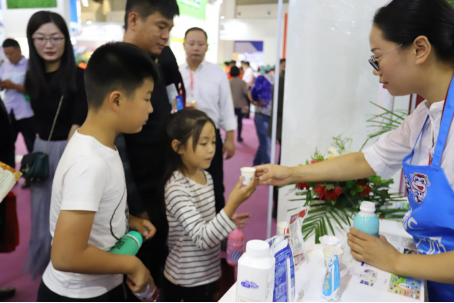 QMH官网亮相第30届中原畜牧业买卖展览会