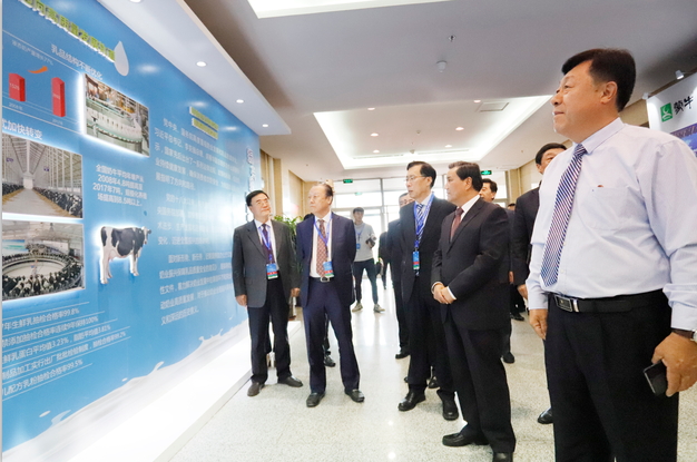 QMH官网亮相中国奶业20强呼伦贝尔峰会，共话中国奶业振兴！