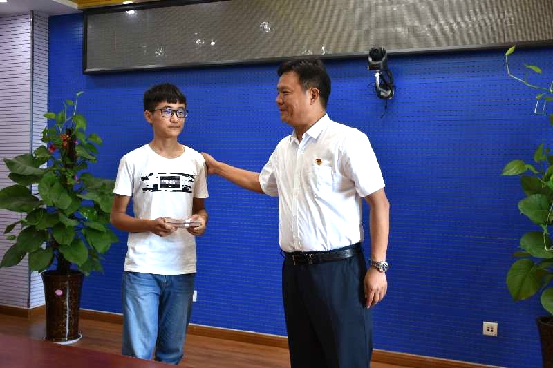 QMH官网济困解难，助力学子圆梦香江