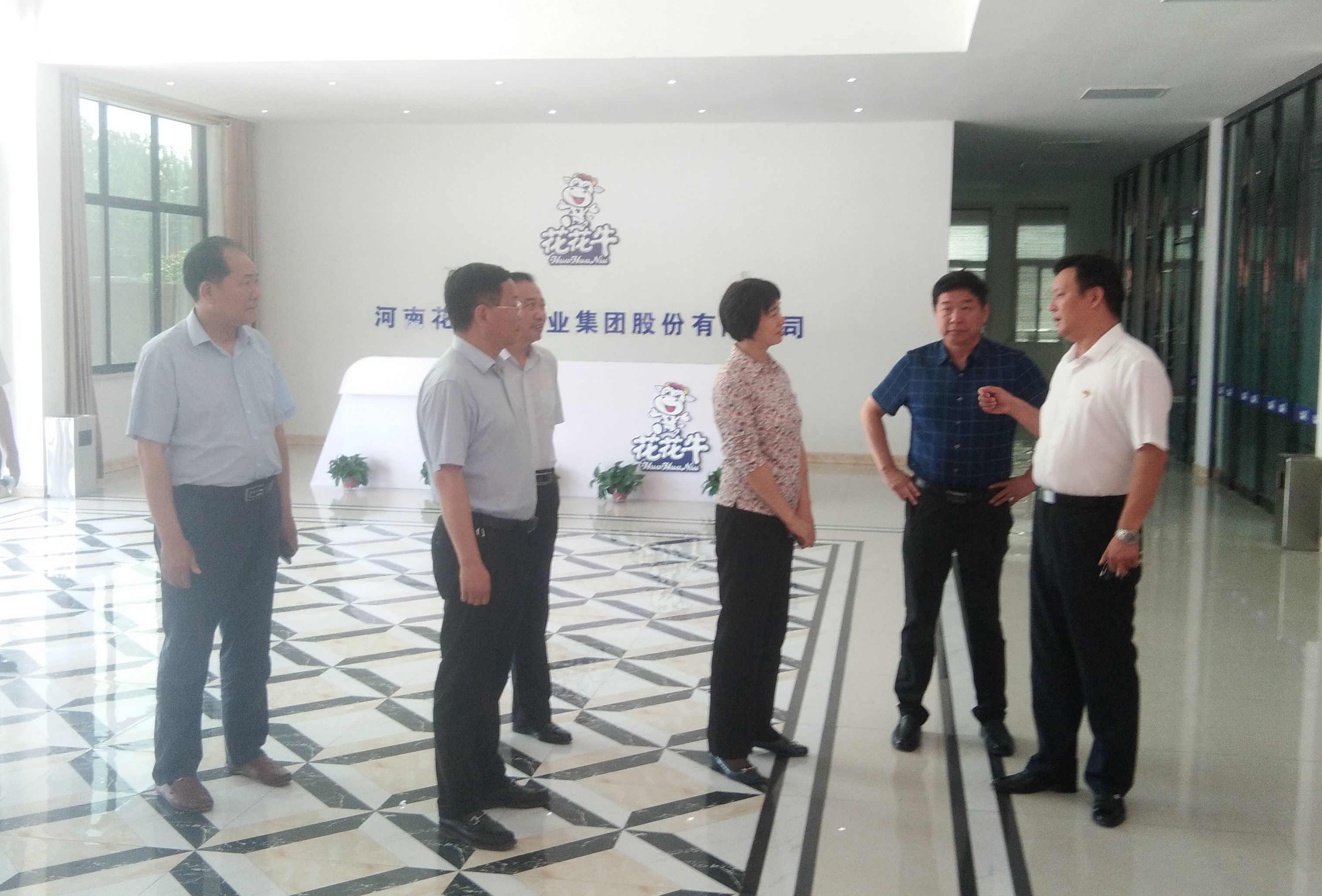驻马店市委常委、统战部长姚新文 光临QMH官网乳业集团总部调研