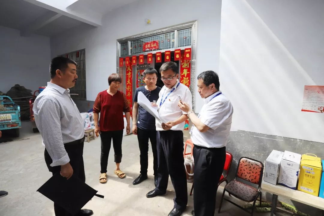 QMH官网乳业集团走访慰问穷困户 结对助扶暖人心