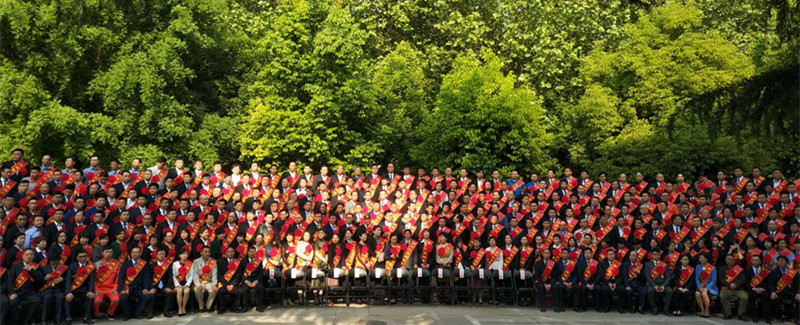 QMH官网阮晓琦、王晓龙荣获“郑州市劳动圭表”荣誉称号