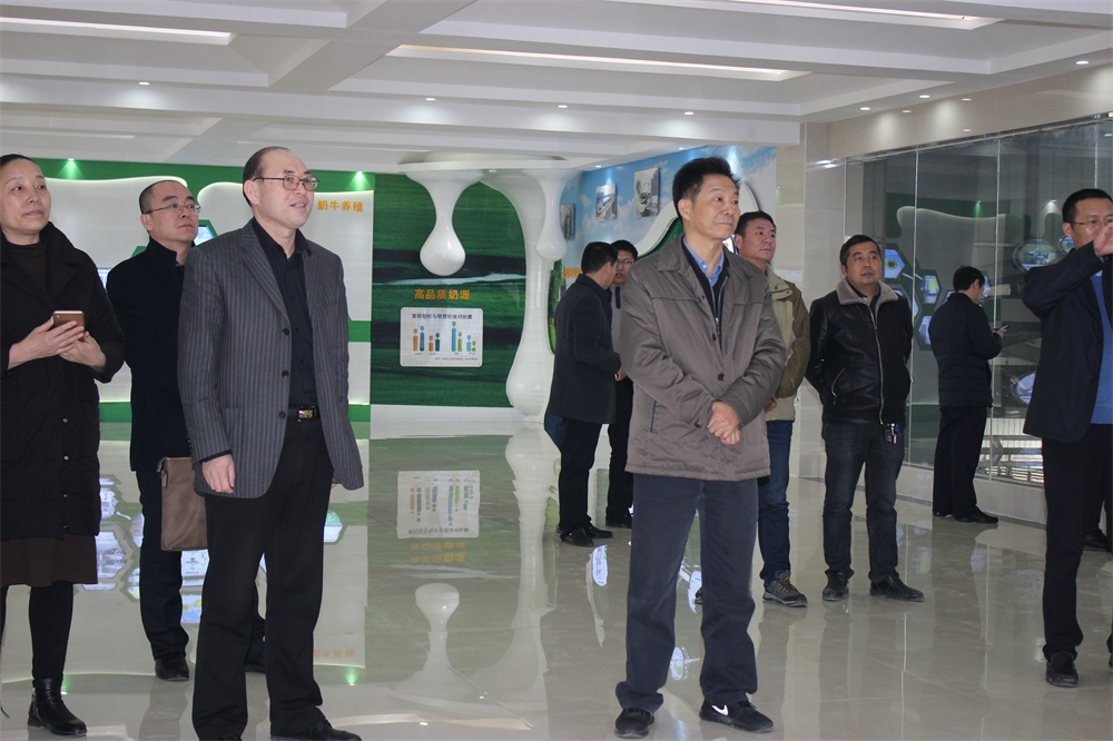 河南省财政厅副厅长庞学孟一行光临QMH官网集团养殖事业部鲁山瑞亚牧业有限公司调研
