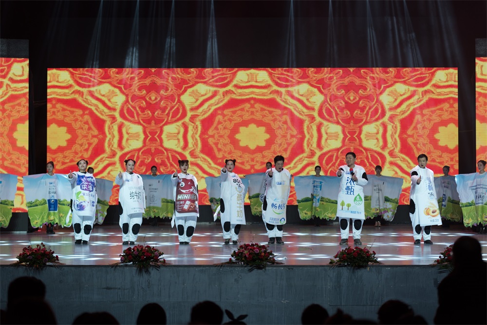 “不忘初心、聚力前杏妆 QMH官网集团2018迎新春联欢会隆沉进行