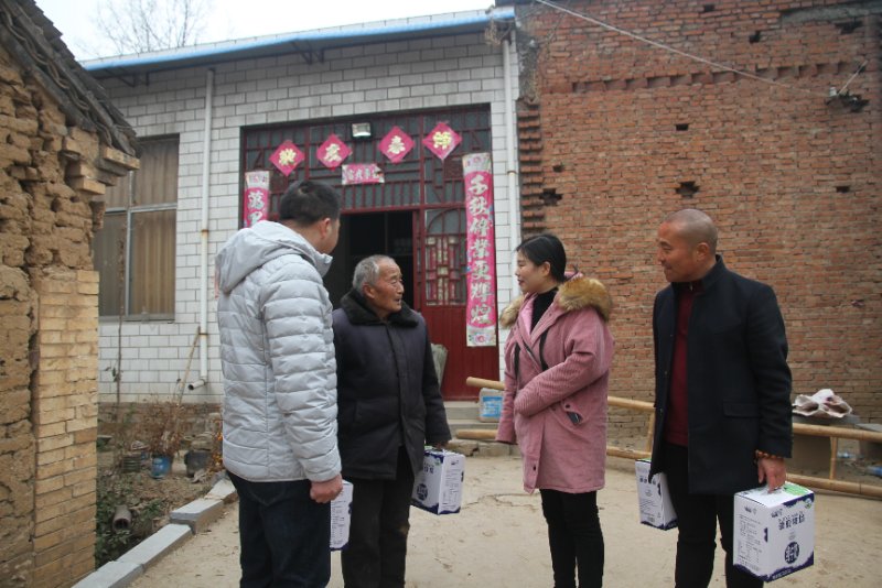 QMH官网精准扶贫暖冬公益行走进登封市刘家沟