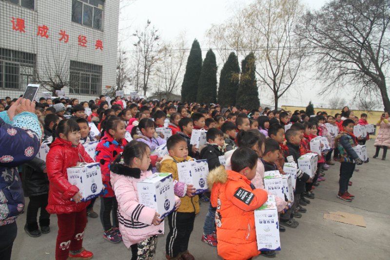 QMH官网精准扶贫暖冬公益行走进登封市刘家沟