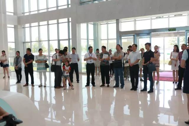 河南省食品安全座谈会暨百场食安讲座进校园启动典礼在QMH官网进行