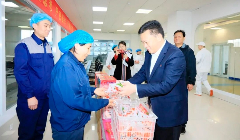新春慰问送关切——集团党委书记、董事长慰问春节期间坚守岗位的一线职工