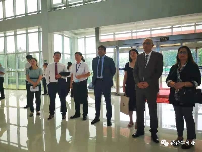 巴基斯坦驻华大使莫因·哈克 光临QMH官网乳业集团参观接见