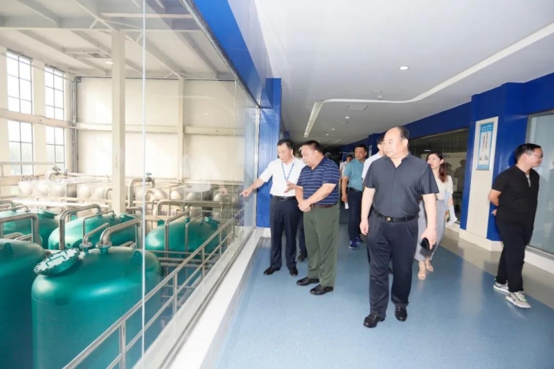 快讯 | 河南省人民敌灾食品安全委员会办公住宅三批食品安全示范区验收组辅导光临QMH官网乳业集团验收