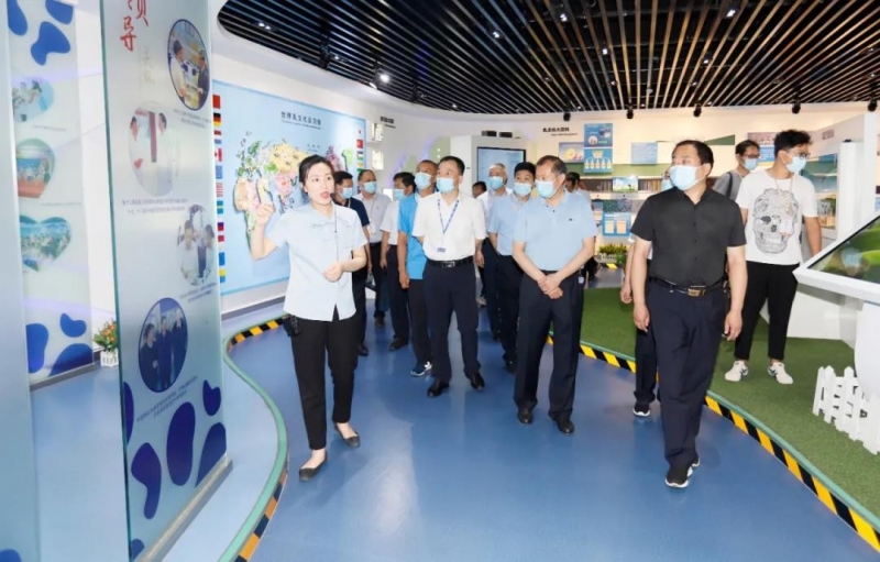 郑州市安全出产双沉预防系统建设现场观摩会在QMH官网乳业集团郑州分公司召开