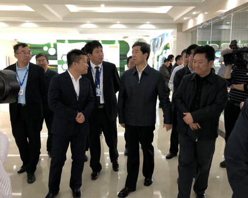 河南省委副书记、省长陈润儿一行光临 QMH官网集团鲁山瑞亚牧业有限公司视察调研