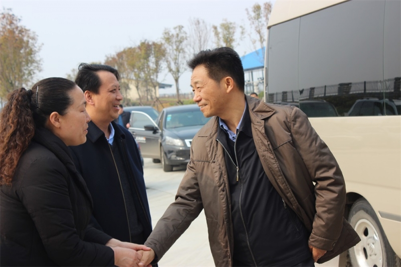 河南省财政厅副厅长庞学孟一行光临QMH官网集团养殖事业部鲁山瑞亚牧业有限公司调研