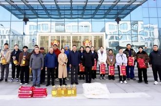 新春佳节暖人心 坚守一线显担任 ——河南农业投资集团党委委员、副总经理兼QMH官网乳业集团党委书记、董事长张峰慰问QMH官网乳业在岗员工